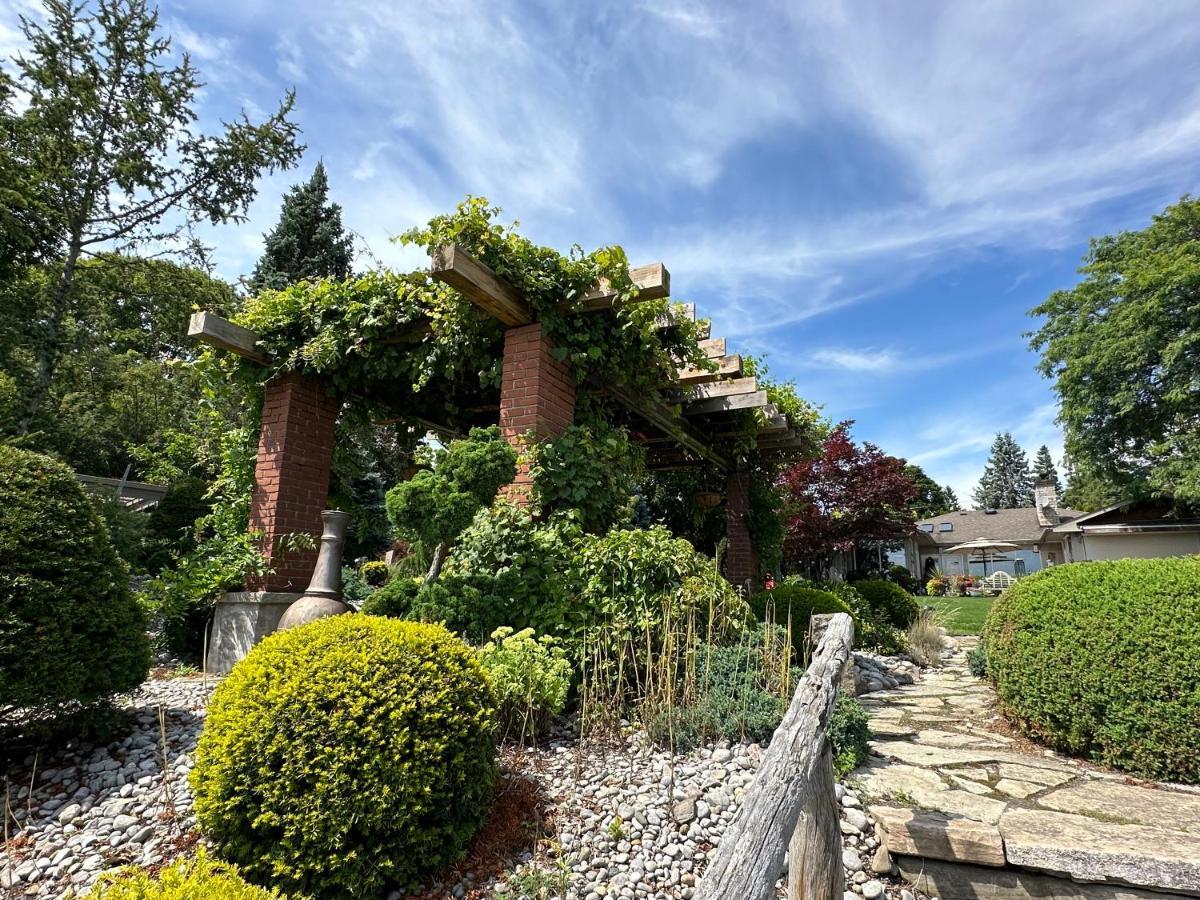 The Wind In The Willows - Luxury Lakefront Oasis Bed and Breakfast Cobourg Exterior foto